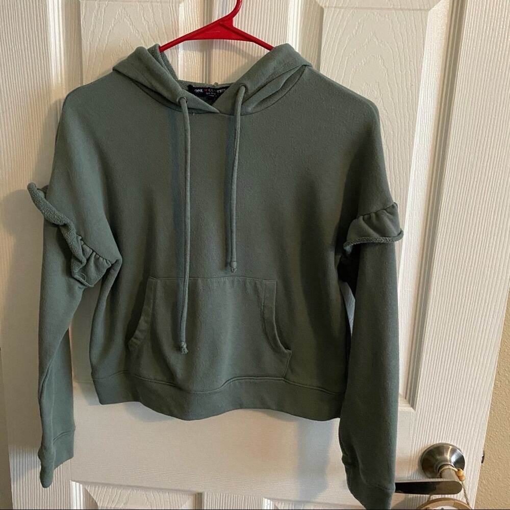 One Love Clothing Ruffle Sleeve Hoodie Sweatshirt Women's Size Small Green
